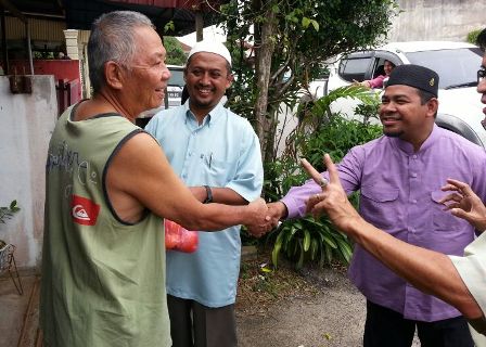 Manifesto PAS Terengganu Penuhi Keperluan Hidup Rakyat http://www.buletinonline.net/images/stories/aberita15/Takiri%20ziarah%20CNY.jpg